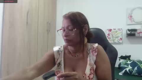 Snapshot of smilet_milf chatting on 7, 11, 2025 Smileth online show from 7, 11, 2025