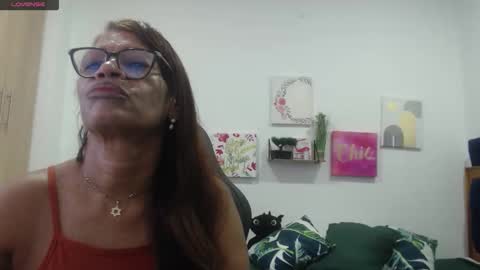 Snapshot of smilet_milf chatting on 8, 11, 2025 Smileth online show from 8, 11, 2025