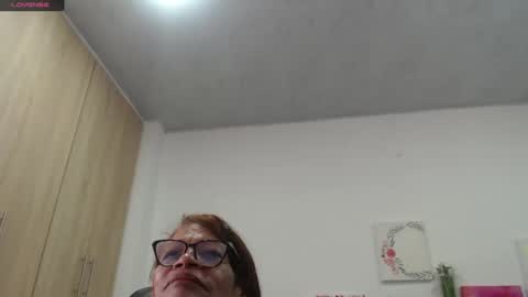 Snapshot of smilet_milf chatting on 11, 11, 2025 Smileth online show from 11, 11, 2025