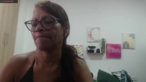 Snapshot of smilet_milf chatting on 15, 11, 2025 Smileth online show from 15, 11, 2025