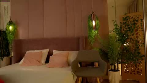 Mia online show from 8, 11, 2025