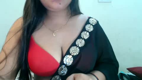 Snapshot of smiley_queen99 chatting on 17, 6, 2026 smiley online show from 17, 6, 2026