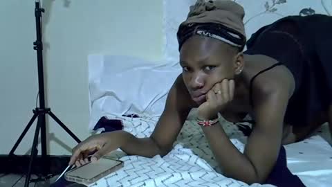 Snapshot of smilingpusssy chatting on 12, 1, 2025 smilingpusssy online show from 12, 1, 2025