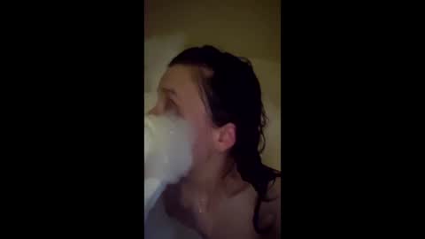 Snapshot of smokeingbitch420 chatting on 25, 2, 2026 love bug online show from 25, 2, 2026