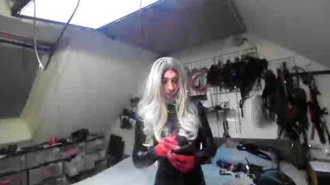 smokeslut365 online show from 4, 3, 2025