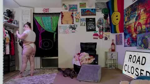 Snapshot of smokihippi chatting on 7, 11, 2025 Big Dawg online show from 7, 11, 2025