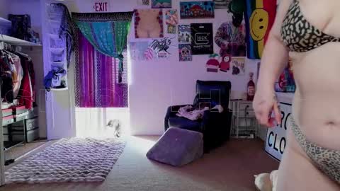 Snapshot of smokihippi chatting on 8, 11, 2025 Big Dawg online show from 8, 11, 2025