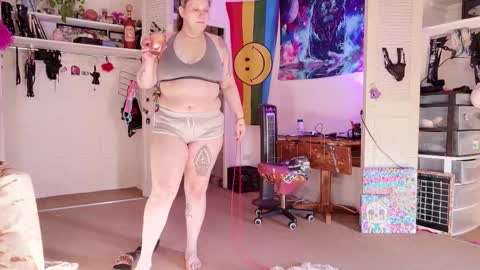 Snapshot of smokihippi chatting on 13, 11, 2025 Big Dawg online show from 13, 11, 2025