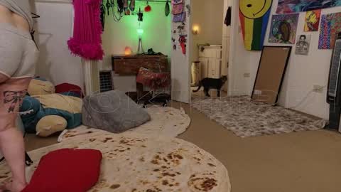 Snapshot of smokihippi chatting on 4, 12, 2025 Big Dawg online show from 4, 12, 2025