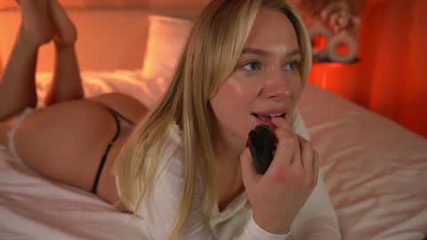 Candice Snow online show from 12, 1, 2025