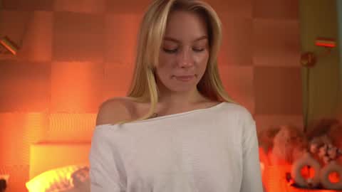 Candice Snow online show from 16, 1, 2025