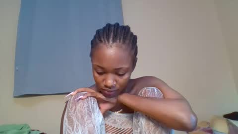 Snowie eyes online show from 23, 11, 2025