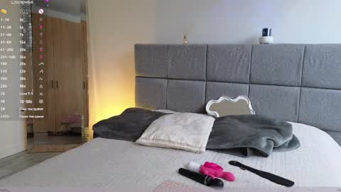 IG Soffimoon   I THANK YOU FOR LEAVING YOUR FOLLOW online show from 2, 4, 2026