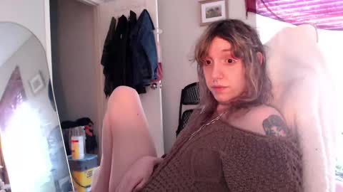 Snapshot of soffpurr chatting on 8, 11, 2025 Lilytea online show from 8, 11, 2025