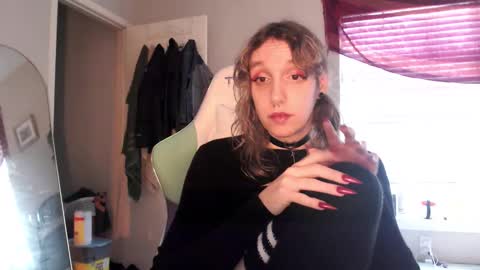 Snapshot of soffpurr chatting on 19, 11, 2025 Lilytea online show from 19, 11, 2025