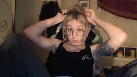 Snapshot of soffpurr chatting on 13, 3, 2026 Lilytea online show from 13, 3, 2026