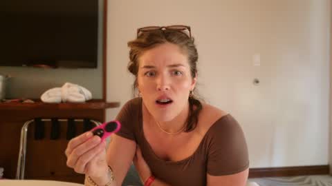 Julia    online show from 22, 4, 2026