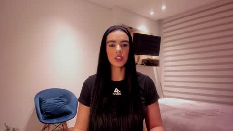 Snapshot of sofi_saenzz chatting on 8, 11, 2025 Sofi Saenzz online show from 8, 11, 2025