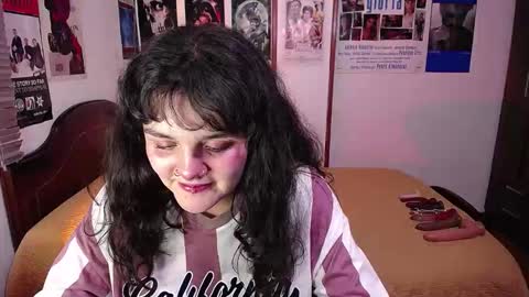 Snapshot of sofia_coolle chatting on 18, 11, 2025 Sofi online show from 18, 11, 2025