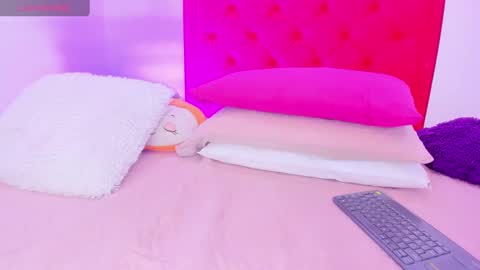 Snapshot of sofia_girl_ chatting on 6, 12, 2024 SOFIA online show from 6, 12, 2024