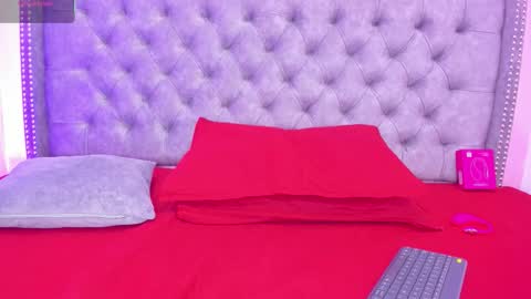 Snapshot of sofia_girl_ chatting on 8, 10, 2025 SOFIA online show from 8, 10, 2025