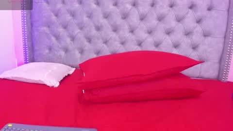 Snapshot of sofia_girl_ chatting on 28, 10, 2025 SOFIA online show from 28, 10, 2025