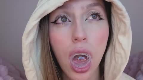     online show from 28, 9, 2025