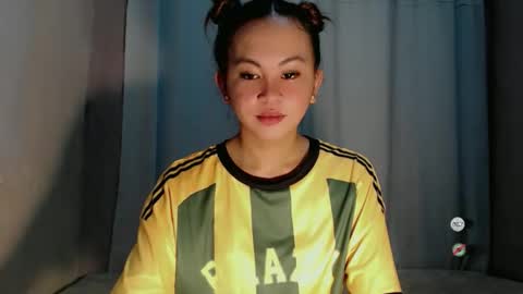 sofia_sweetheart18 online show from 20, 5, 2026