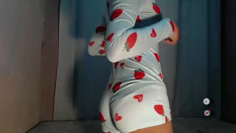 sofia_sweetheart18 online show from 23, 5, 2026