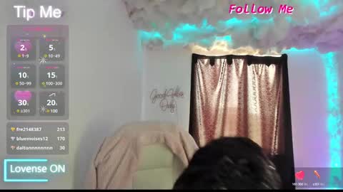 Sofia Thomson online show from 9, 2, 2025