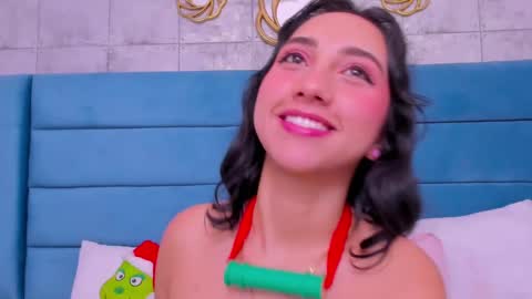 Snapshot of sofiamiiller chatting on 5, 12, 2024 Sofia Miller online show from 5, 12, 2024