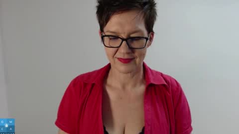 Sofie Velvet online show from 3, 12, 2025