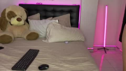   online show from 17, 4, 2026