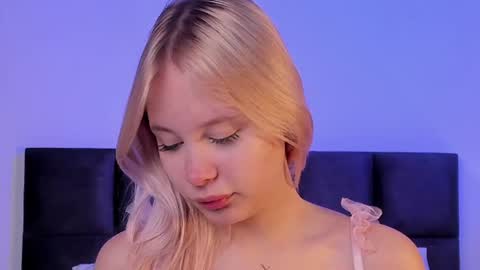 Snapshot of softangelxkisses chatting on 17, 6, 2026 Angelina online show from 17, 6, 2026