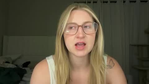 Snapshot of softslutxo chatting on 25, 6, 2026 softslutxo online show from 25, 6, 2026
