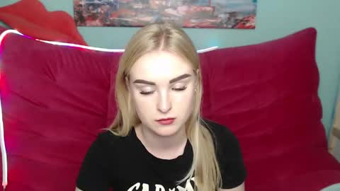 Snapshot of sofysoft chatting on 1, 11, 2025 sofysoft online show from 1, 11, 2025