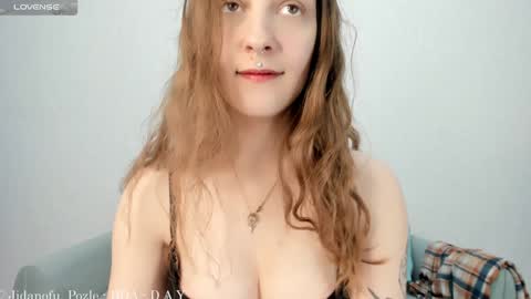 Snapshot of solaralice chatting on 18, 1, 2025 SolarAlice online show from 18, 1, 2025