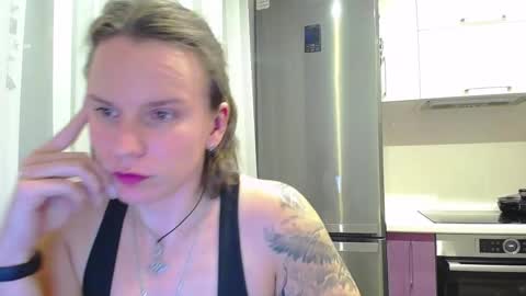 Snapshot of solazas chatting on 4, 12, 2025 Sola online show from 4, 12, 2025