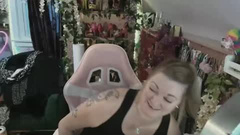 Snapshot of solesticia chatting on 5, 2, 2025 solesticia online show from 5, 2, 2025