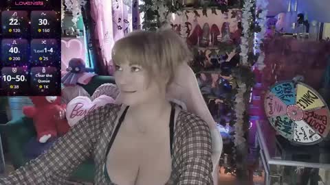 Snapshot of solesticia chatting on 12, 9, 2025 solesticia online show from 12, 9, 2025