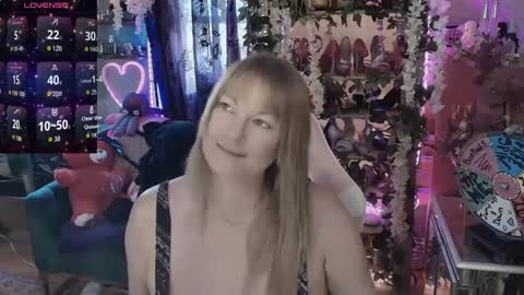 Snapshot of solesticia chatting on 15, 9, 2025 solesticia online show from 15, 9, 2025