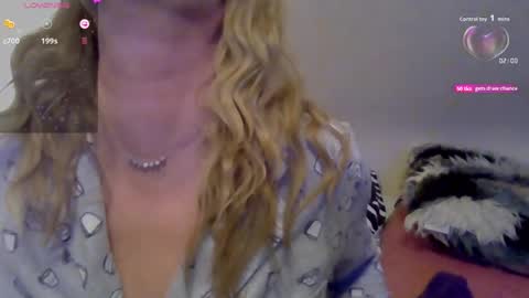 Snapshot of solesticia chatting on 30, 10, 2025 solesticia online show from 30, 10, 2025