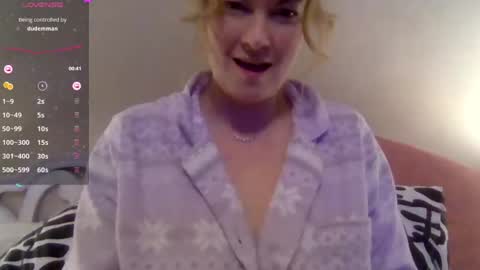 Snapshot of solesticia chatting on 4, 11, 2025 solesticia online show from 4, 11, 2025