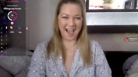 Snapshot of solesticia chatting on 10, 11, 2025 solesticia online show from 10, 11, 2025