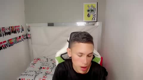 Snapshot of sombra_18 chatting on 7, 5, 2026 ESTEBAN online show from 7, 5, 2026