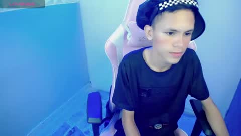Snapshot of sombra_18 chatting on 15, 6, 2026 ESTEBAN online show from 15, 6, 2026