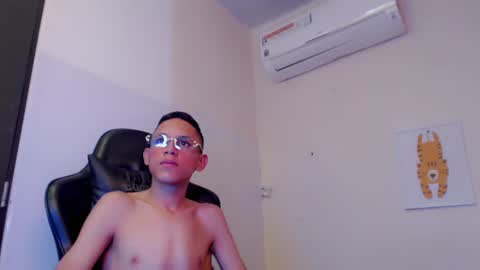 Snapshot of sombra_18 chatting on 3, 8, 2026 ESTEBAN online show from 3, 8, 2026