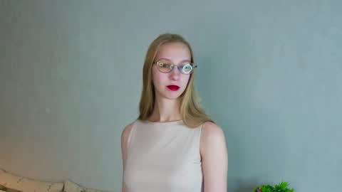 Snapshot of sonleduc chatting on 28, 11, 2025 Im Lina Welcome guys online show from 28, 11, 2025