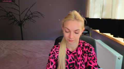 Snapshot of sonnysofia chatting on 5, 5, 2026 Sonya online show from 5, 5, 2026