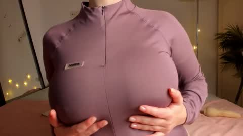 Snapshot of sonya_baby chatting on 17, 11, 2025 SONIA online show from 17, 11, 2025